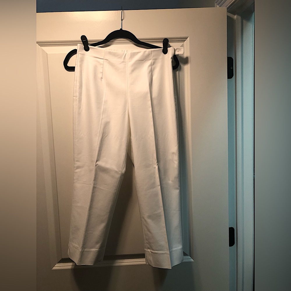 NWOT Nic and Zoe white side-zip crop pants. Size 6